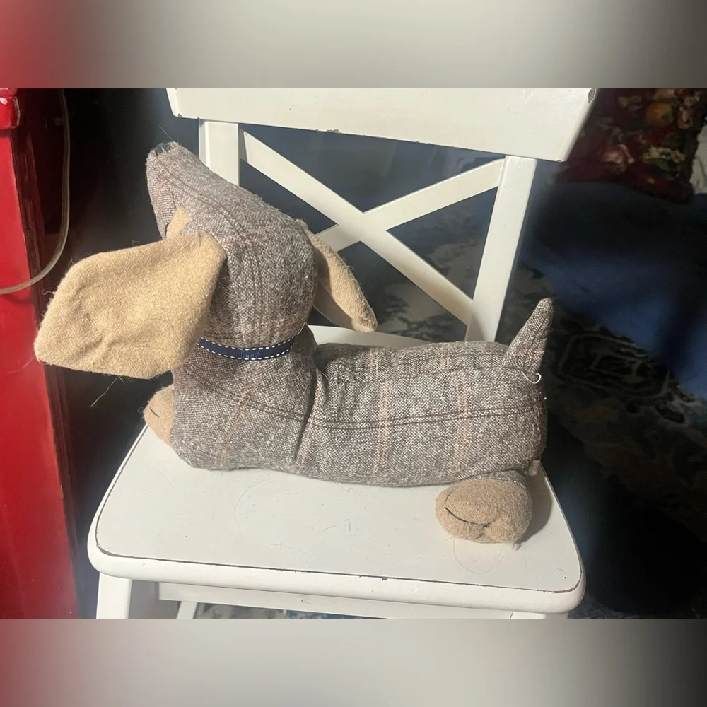 Dachshund pedigree dog doorstop.